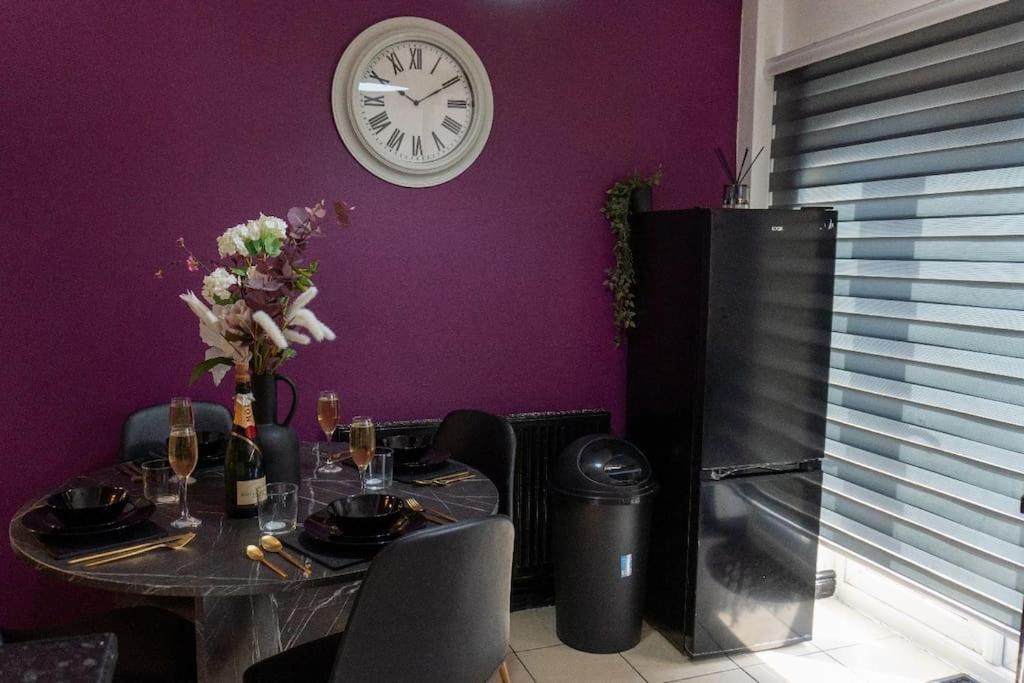 Beautiful House Off-Road Free Parking Villa Farnworth Exterior photo