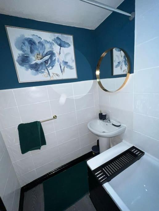 Beautiful House Off-Road Free Parking Villa Farnworth Exterior photo