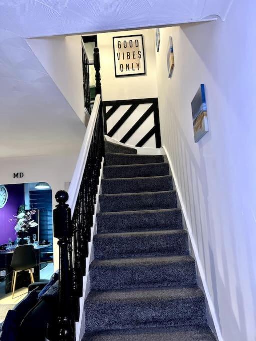 Beautiful House Off-Road Free Parking Villa Farnworth Exterior photo