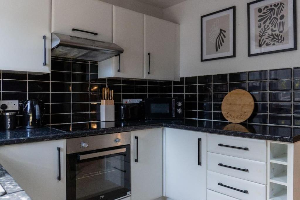 Beautiful House Off-Road Free Parking Villa Farnworth Exterior photo